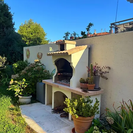 Provencal House, Sea Side, Private Parking Tatil Evi *